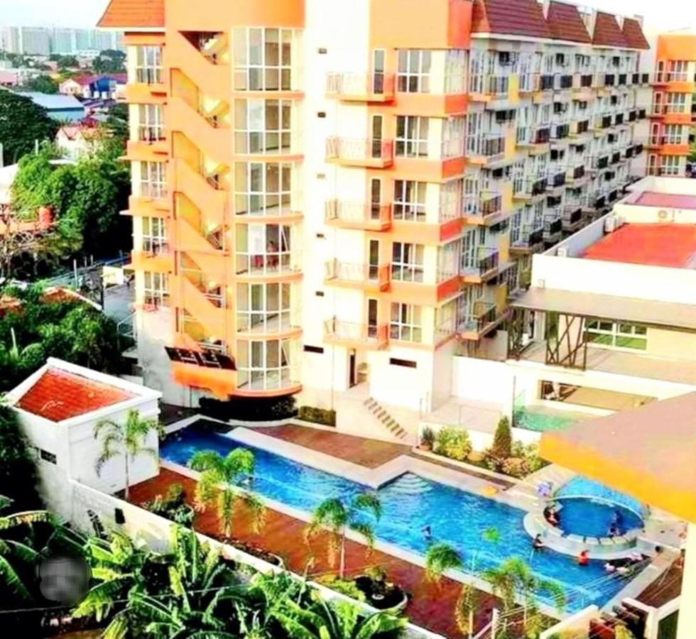 The Lancris Residences, 2 Bedrooms, 1 Bathroom, Living-Room, Kitchen & Pool Is Free Paranaque City Exterior photo
